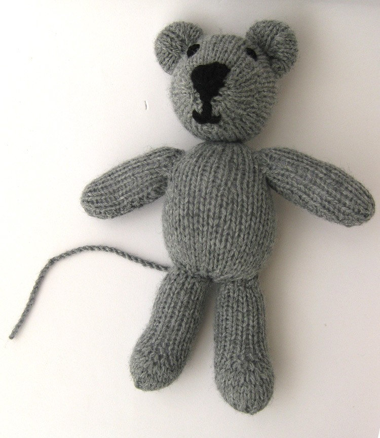 Miss Mouse - toy knitting pattern - Image 2